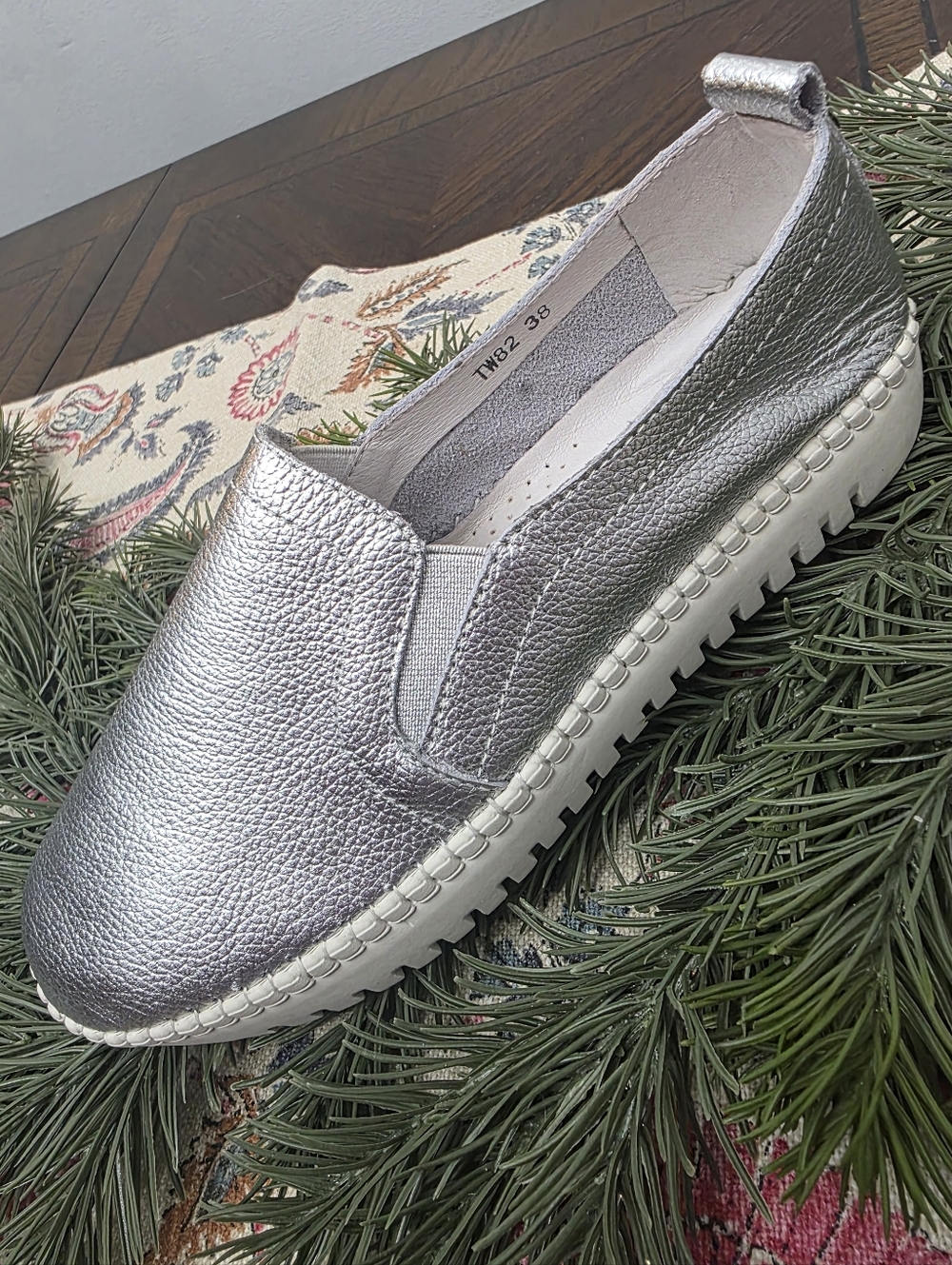 bernie mev. Women's TW82 Slip-on in Silver